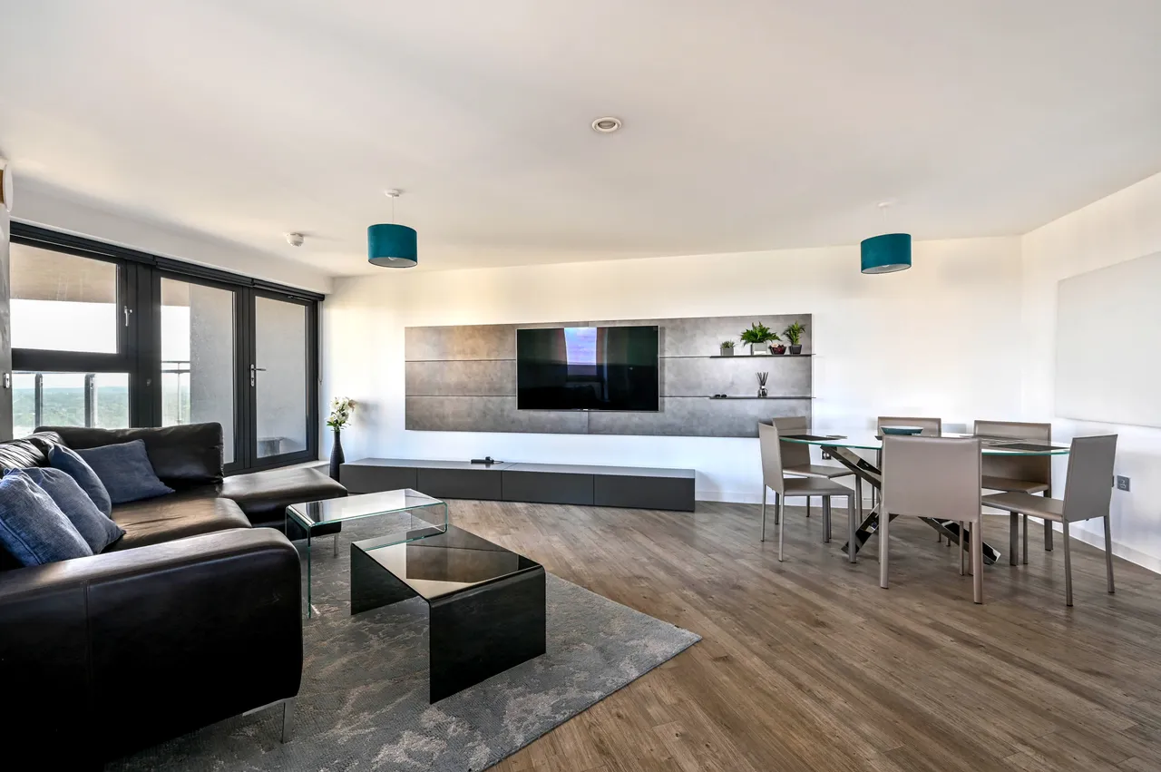 77 Olympian Heights, Guildford Road, Woking, photo 2