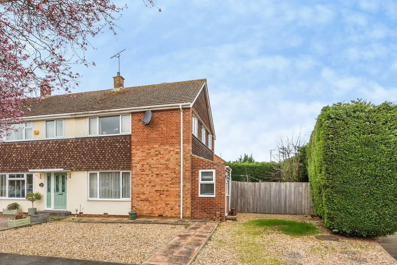 3 bed house for sale — Thames Avenue, Swindon