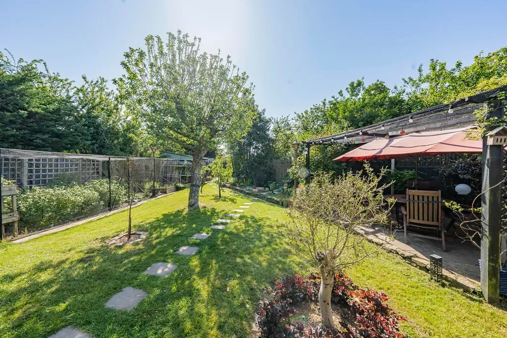 Priory Close, Denham, UB9, photo 57