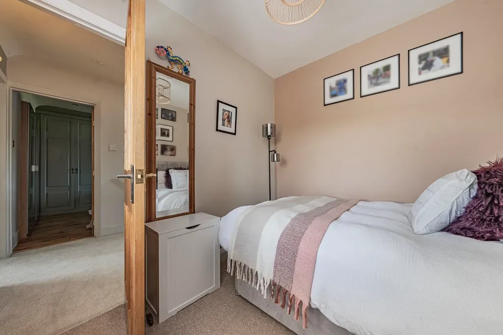 Priory Close, Denham, UB9, photo 18