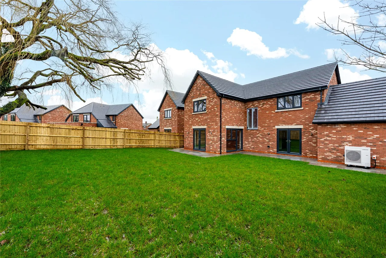 Raven Crescent, Westcott, HP18, photo 6
