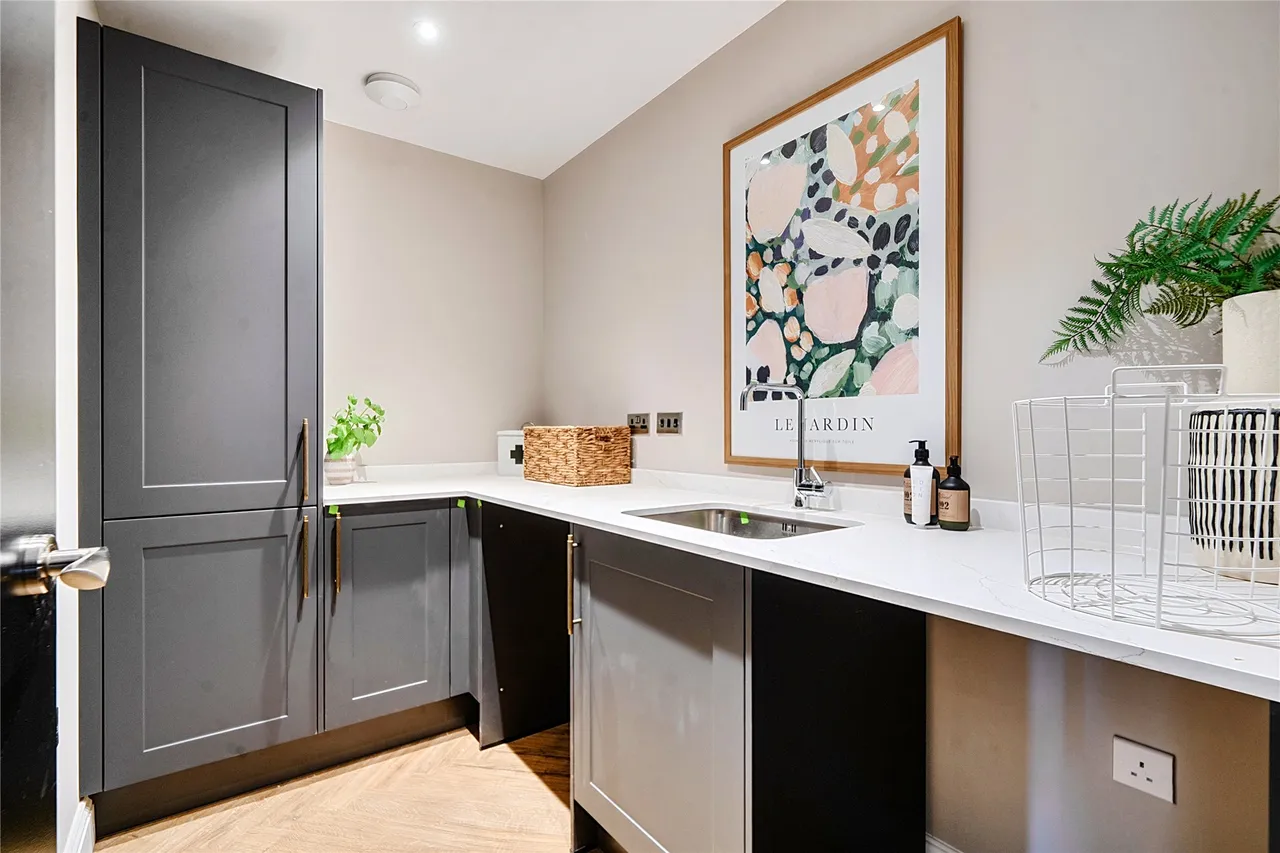 Raven Crescent, Westcott, HP18, photo 8