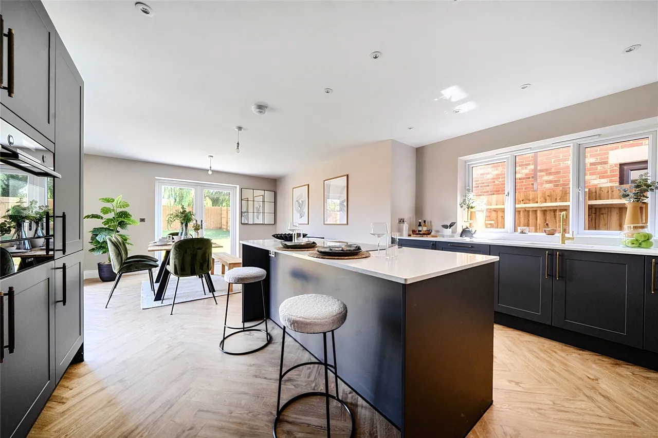 Raven Crescent, Westcott, HP18, photo 2