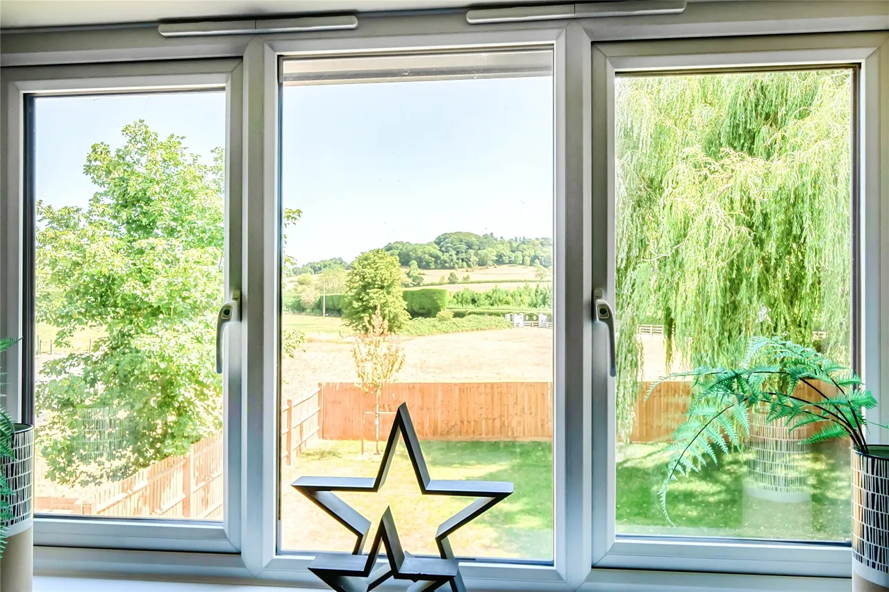 Raven Crescent, Westcott, HP18, photo 17