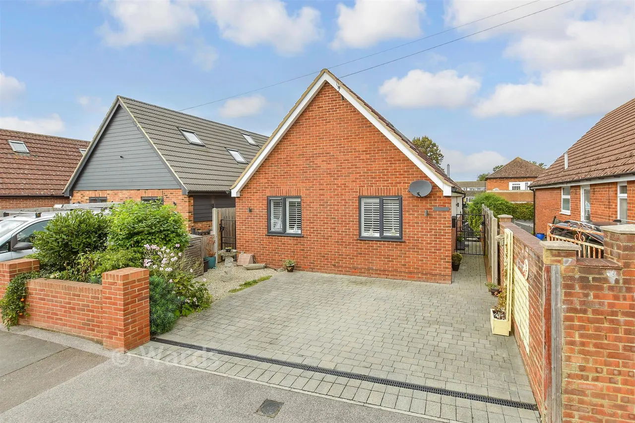 3 bed house for sale, Clarkes Close, Deal, CT14