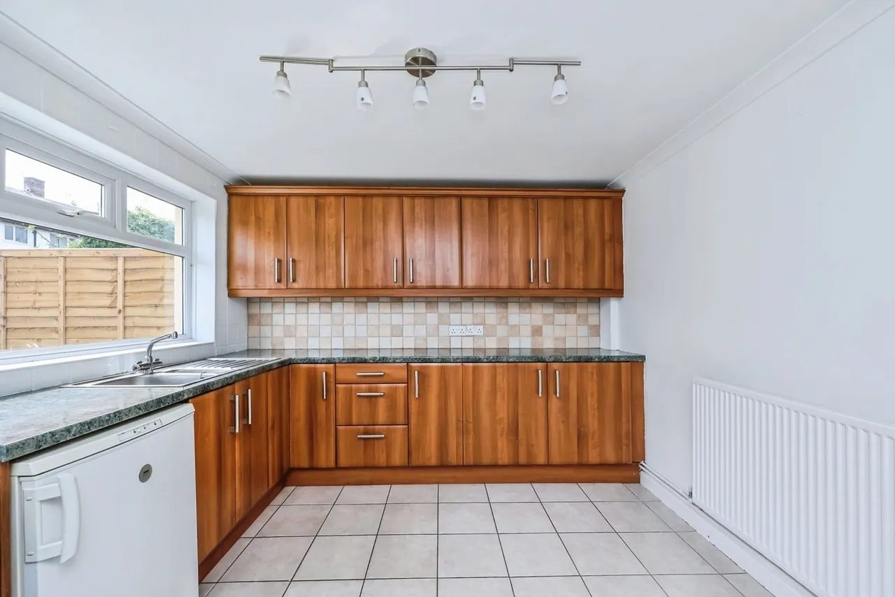 Gardendale Avenue, Clifton, Nottingham, NG11, photo 3