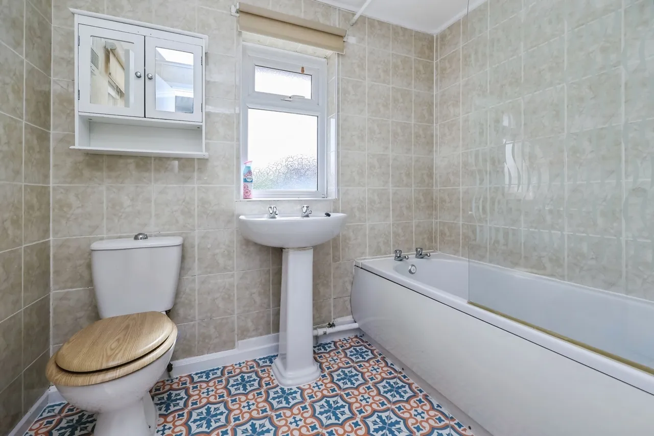 Gardendale Avenue, Clifton, Nottingham, NG11, photo 12
