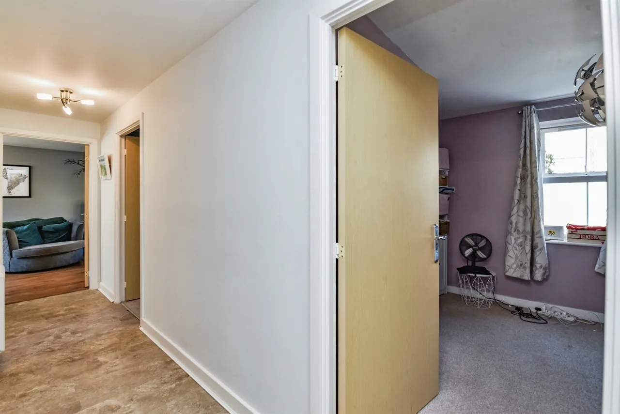 Nuthatch Road, Calne, SN11, photo 16