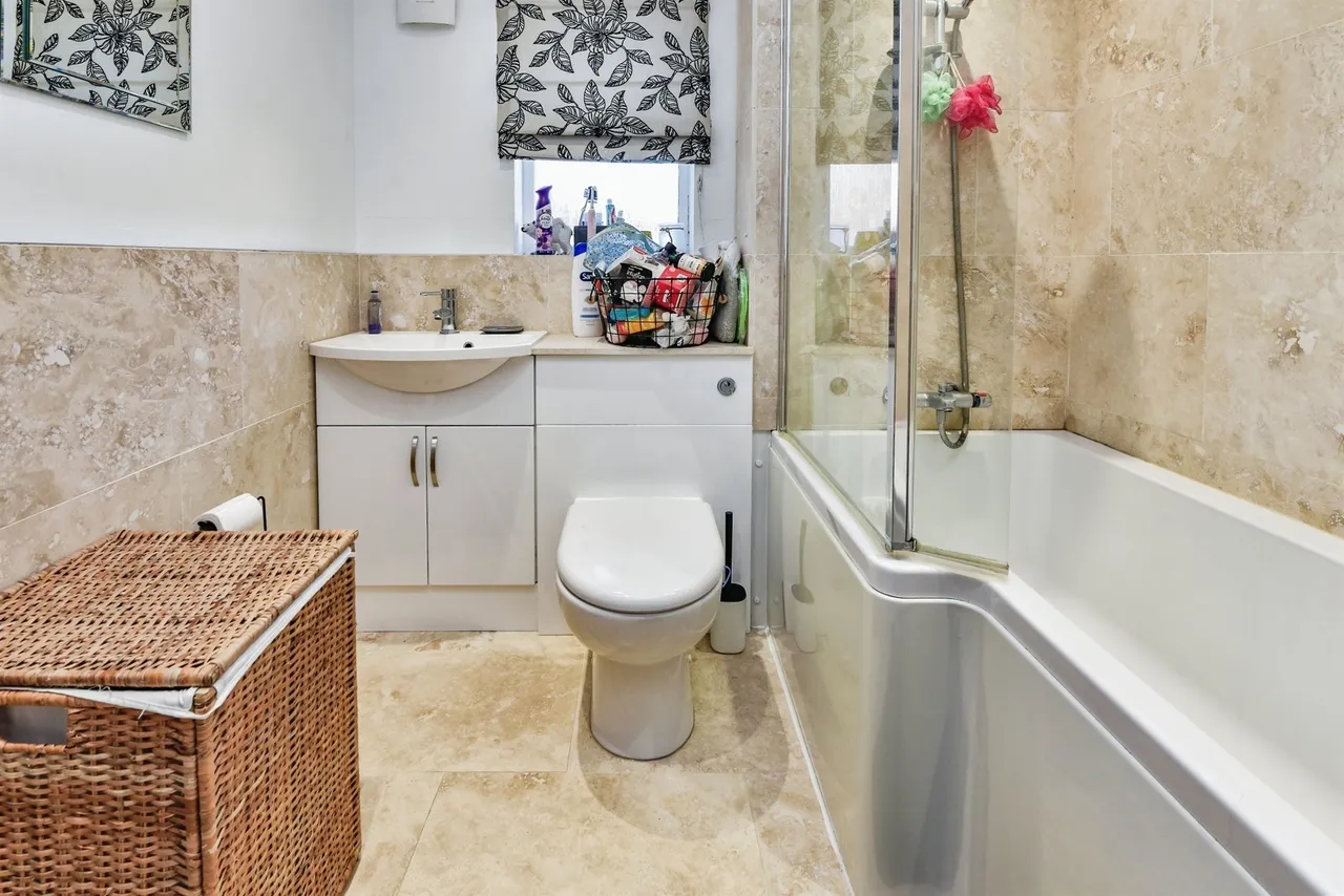 Nuthatch Road, Calne, SN11, photo 14