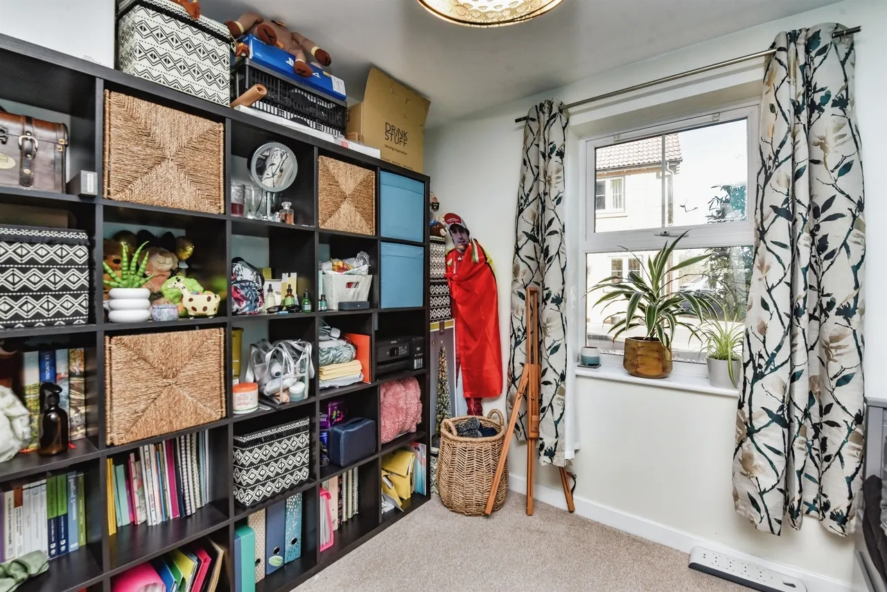 Nuthatch Road, Calne, SN11, photo 13