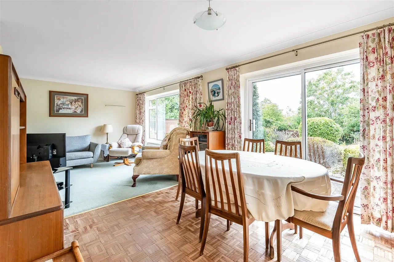 Clinton Road, Leatherhead, KT22, photo 4