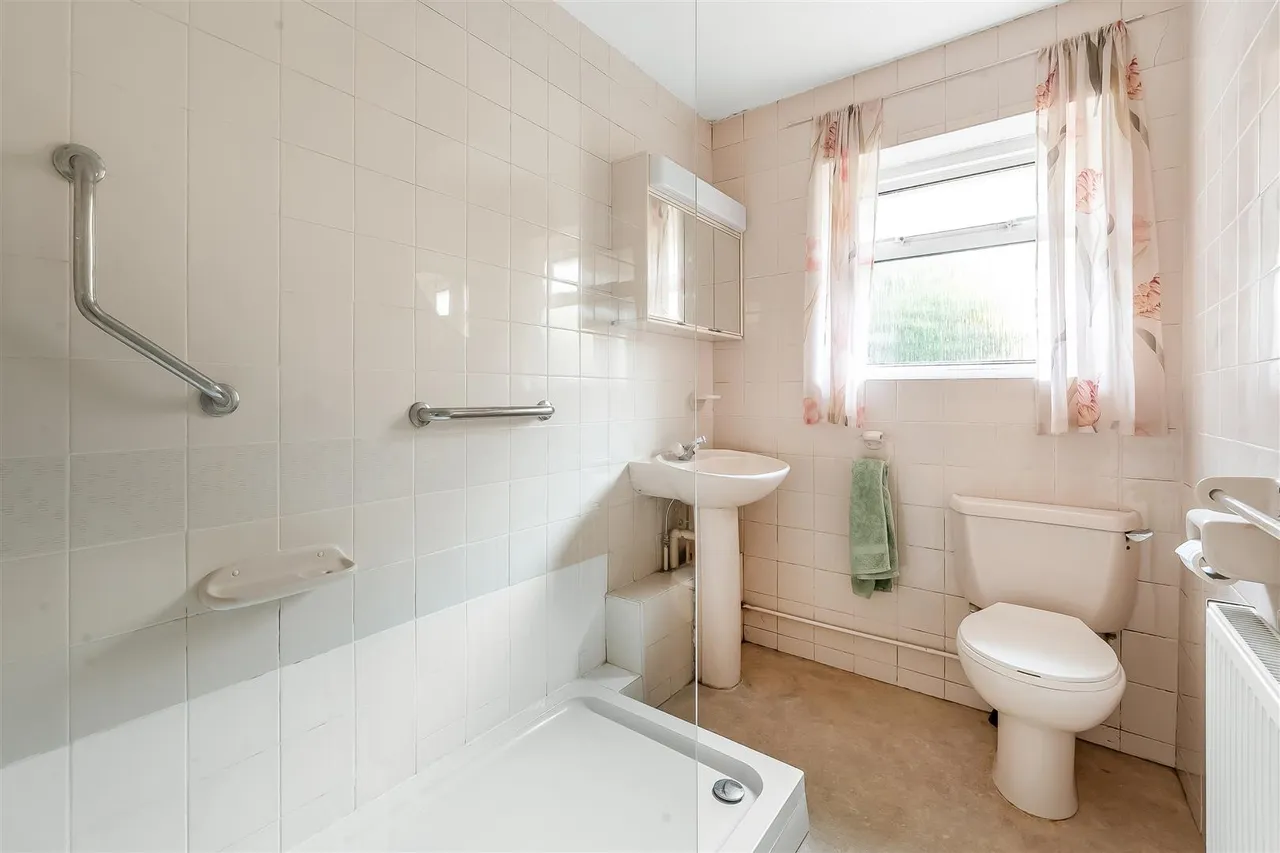 Clinton Road, Leatherhead, KT22, photo 11