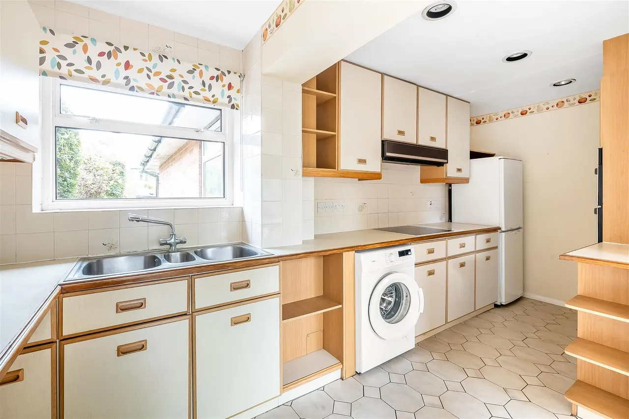 Clinton Road, Leatherhead, KT22, photo 9