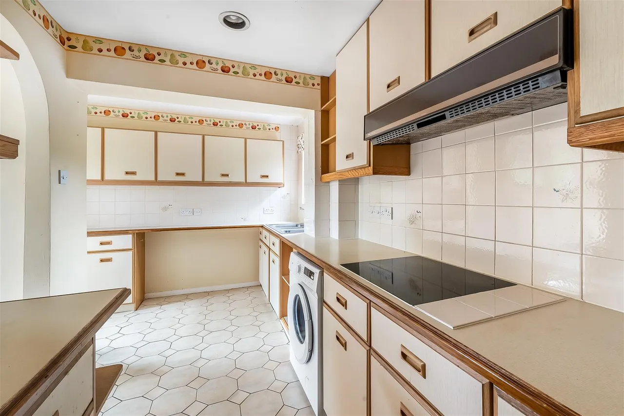Clinton Road, Leatherhead, KT22, photo 8