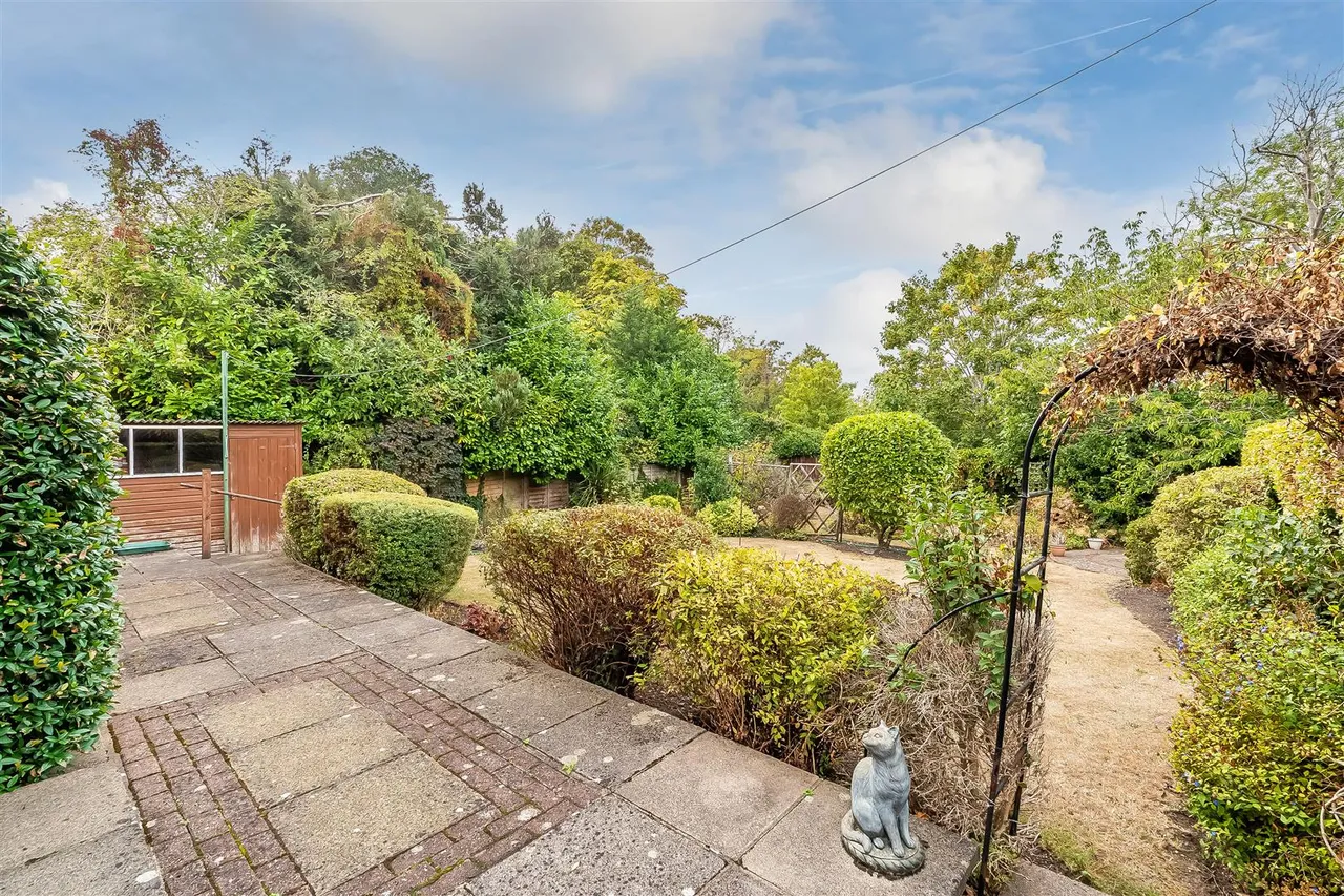 Clinton Road, Leatherhead, KT22, photo 14