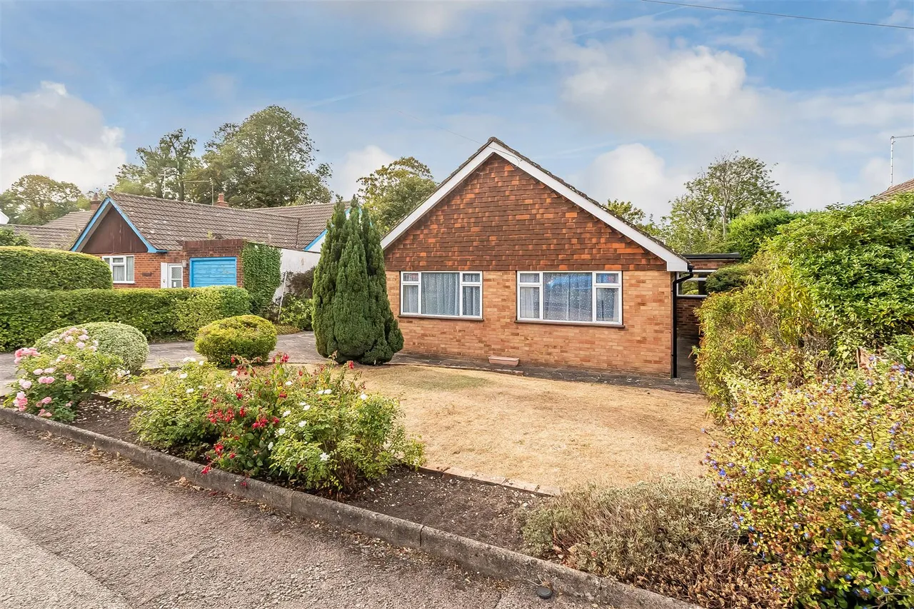 Clinton Road, Leatherhead, KT22, photo 16