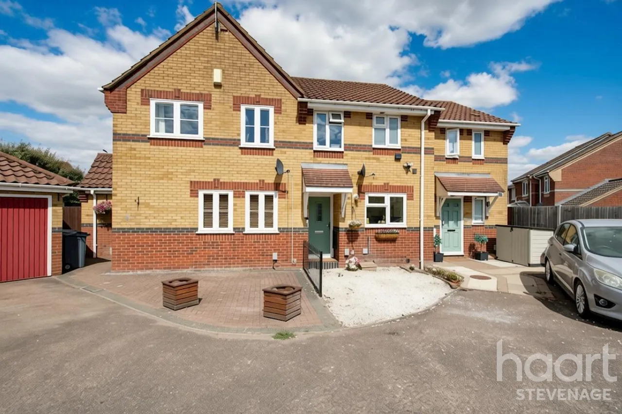 2 bed house for sale, Augustus Gate, Stevenage, SG2