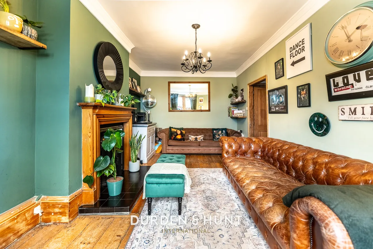 Chigwell Road, Woodford Green, IG8, photo 4
