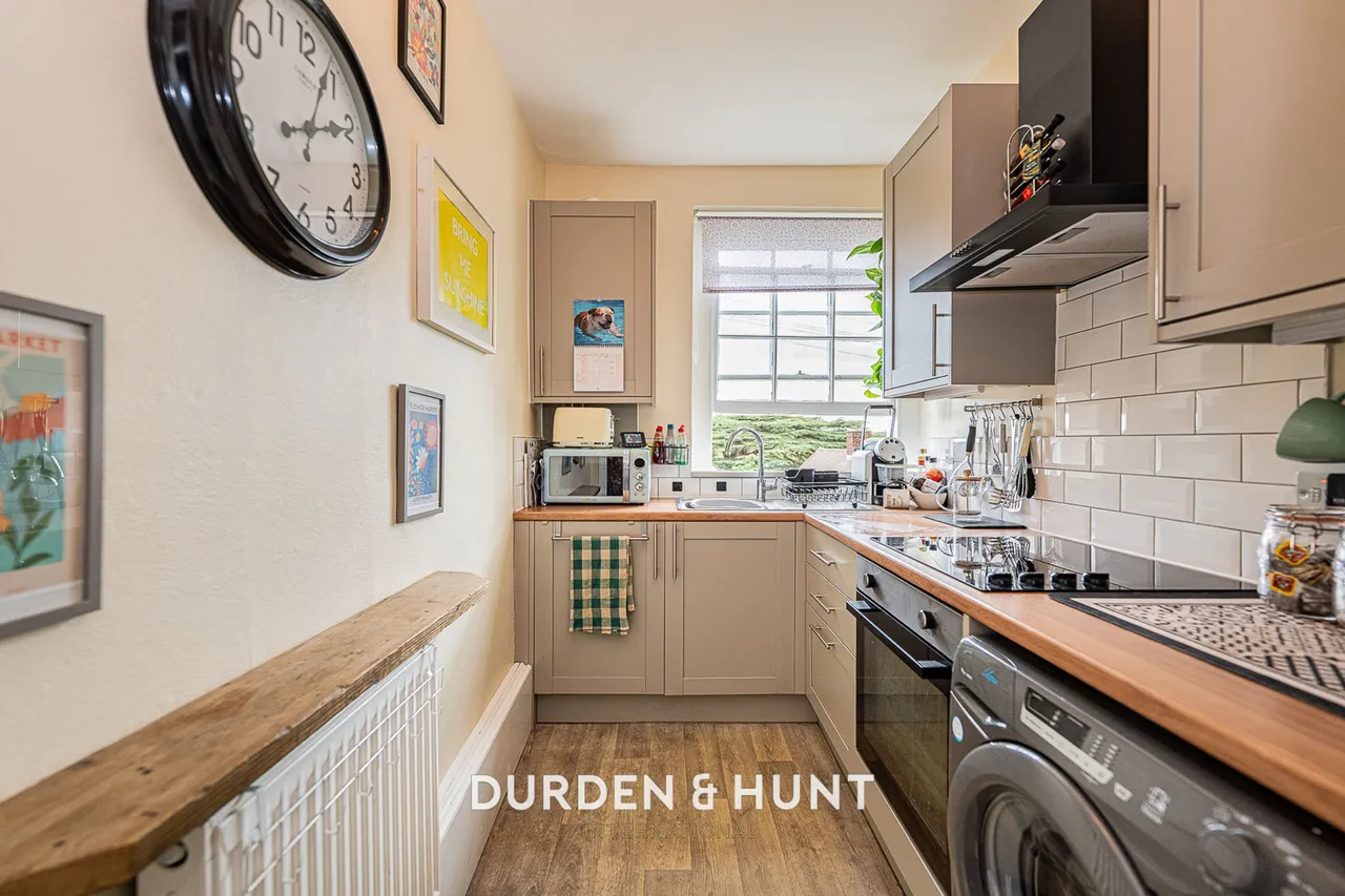 Chigwell Road, Woodford Green, IG8, photo 3