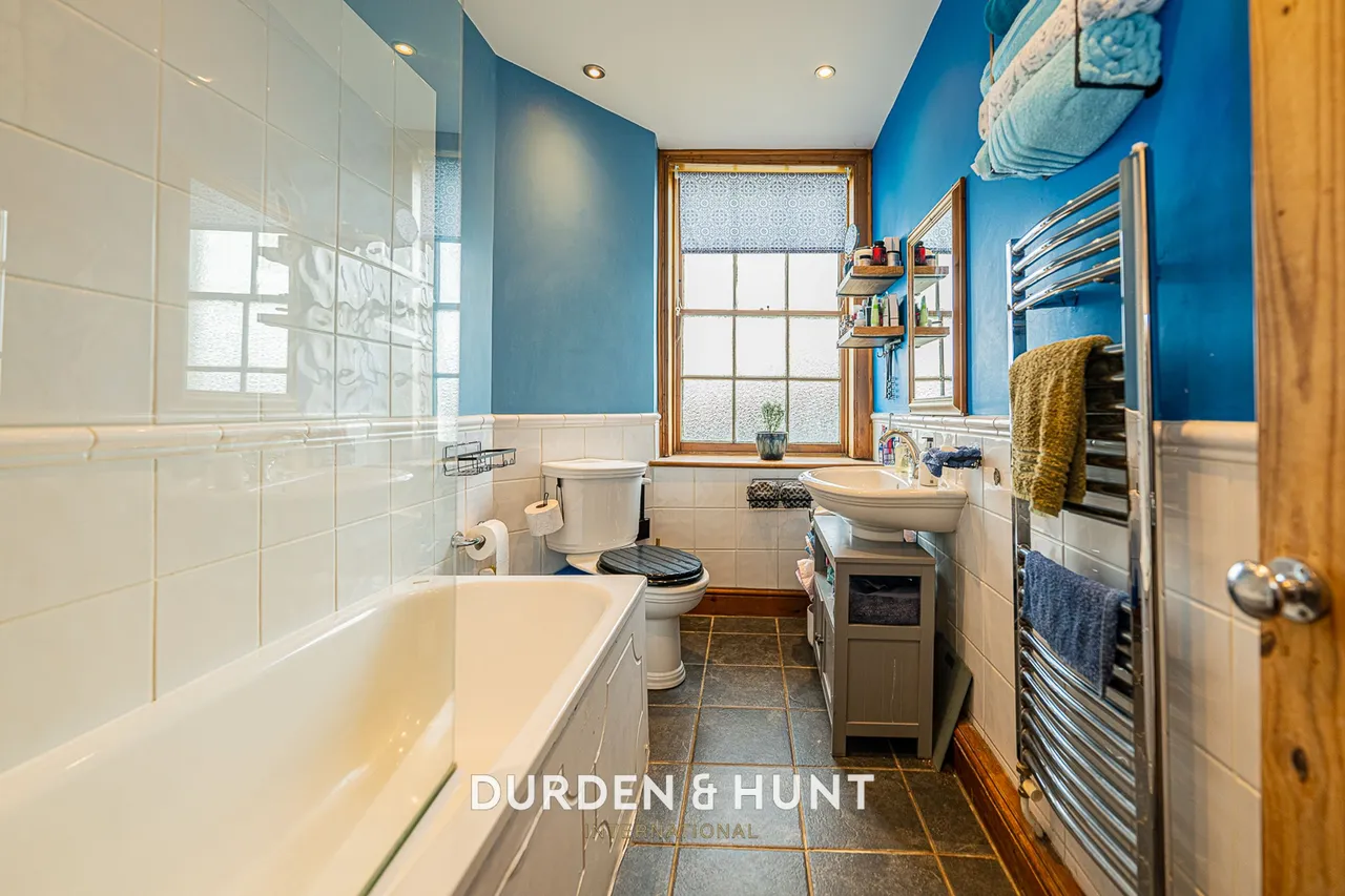 Chigwell Road, Woodford Green, IG8, photo 11