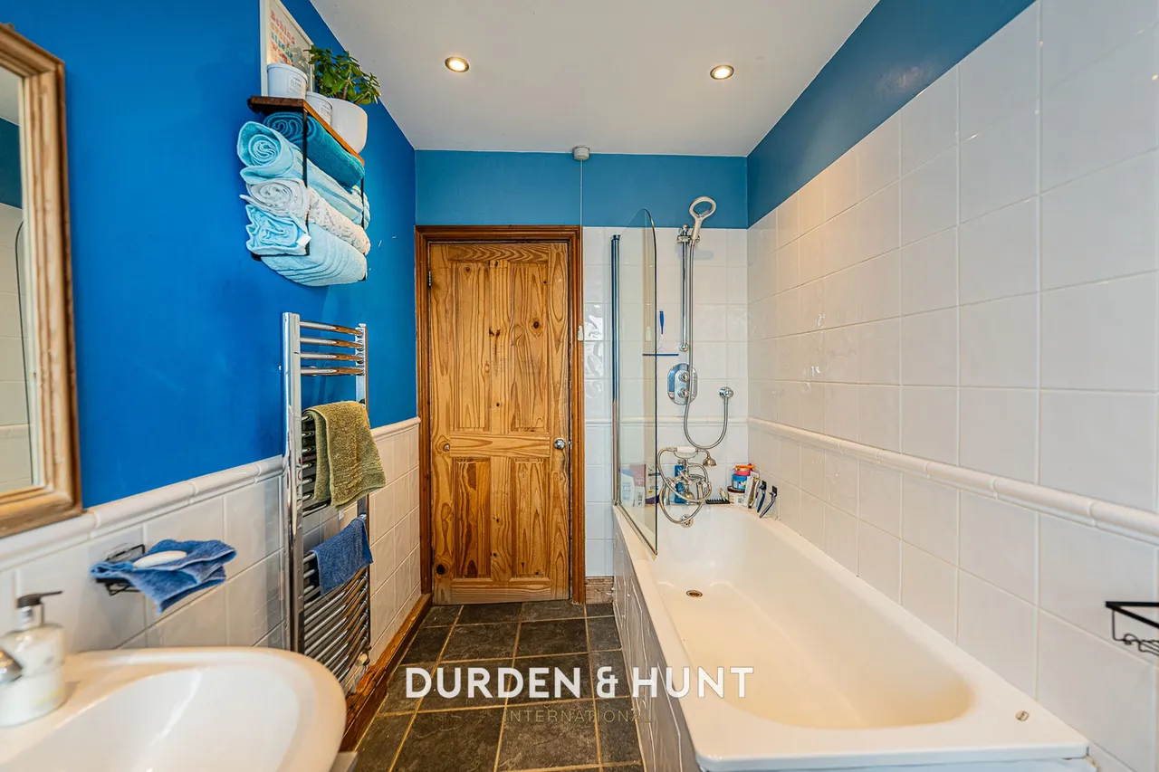 Chigwell Road, Woodford Green, IG8, photo 12