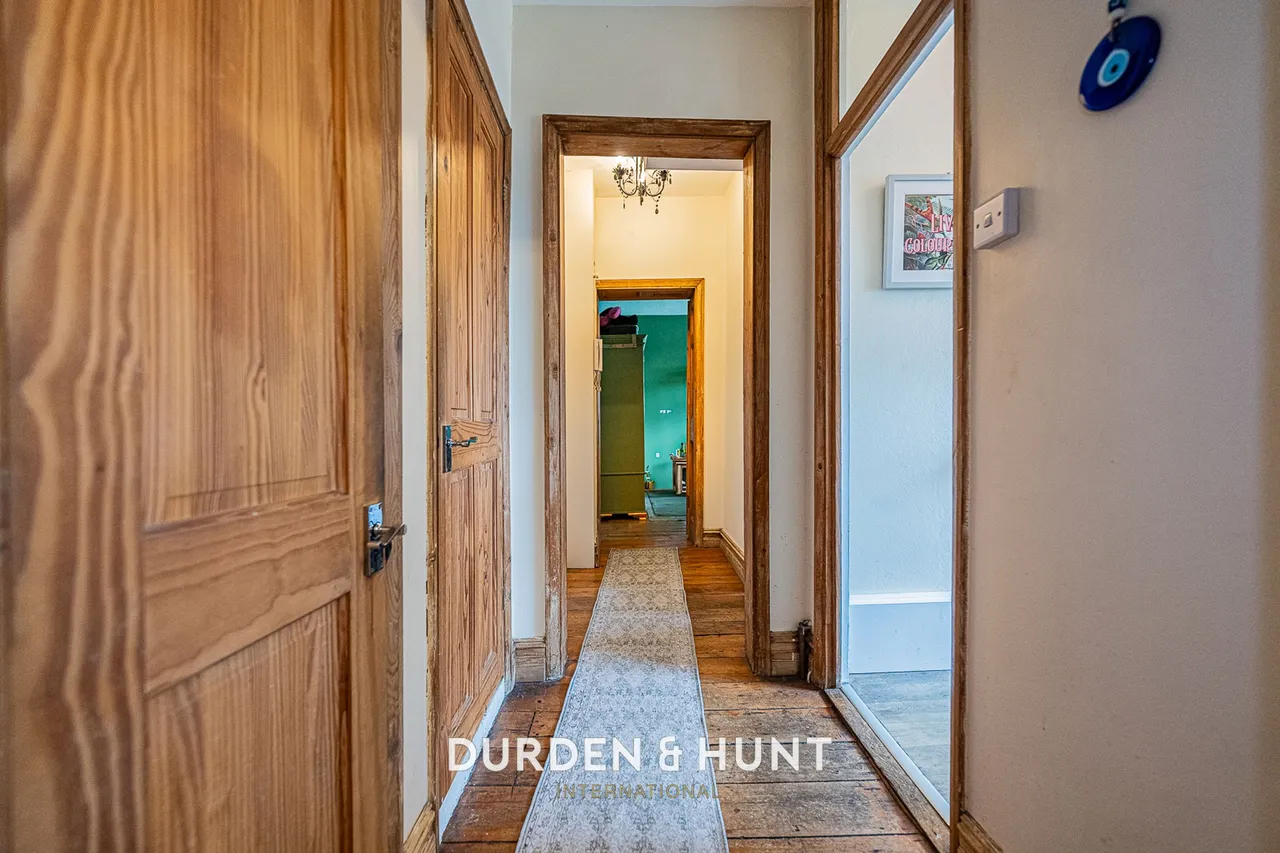 Chigwell Road, Woodford Green, IG8, photo 13