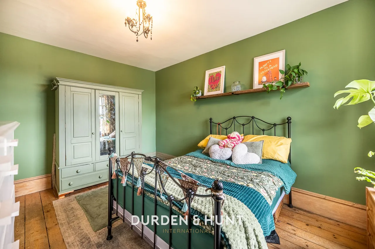 Chigwell Road, Woodford Green, IG8, photo 10