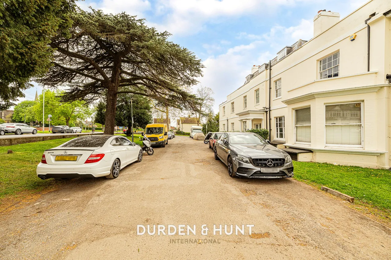 Chigwell Road, Woodford Green, IG8, photo 14