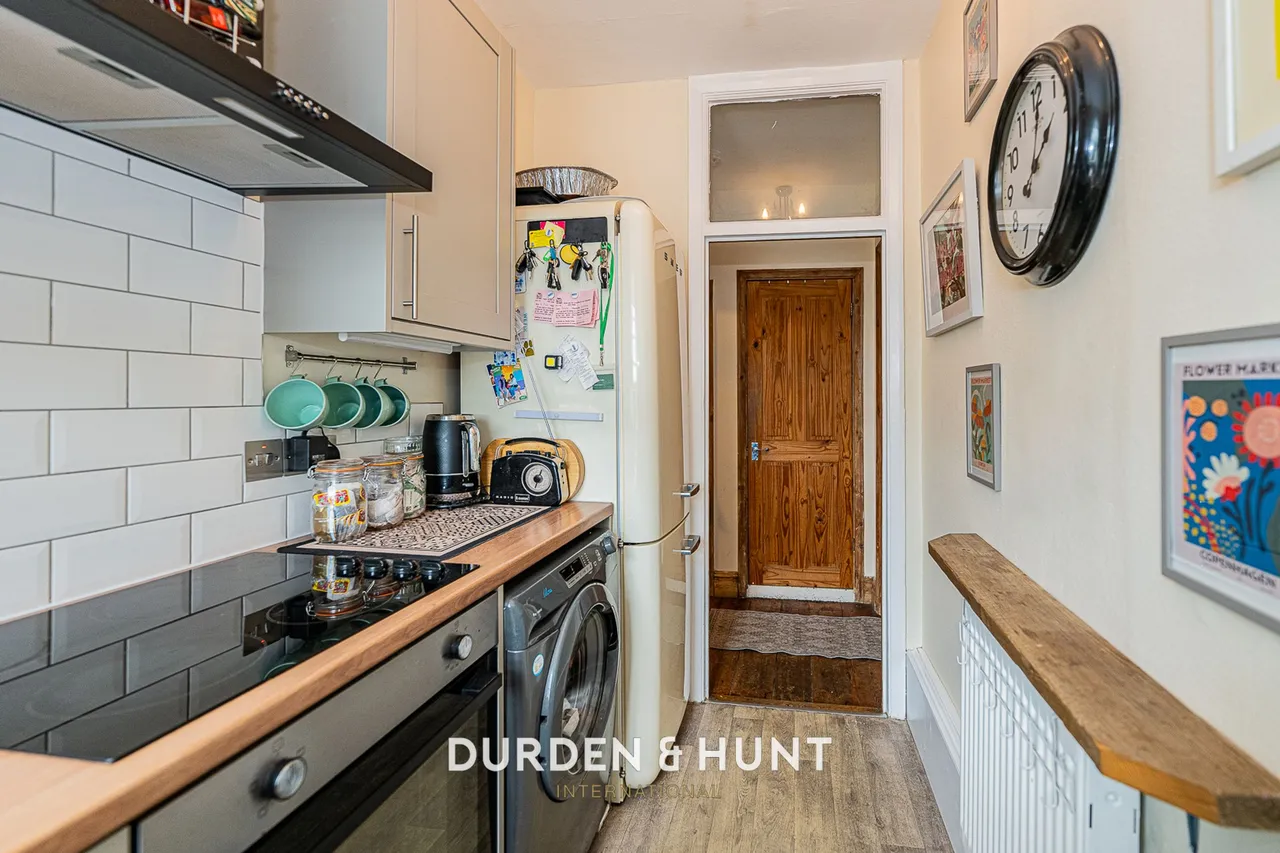 Chigwell Road, Woodford Green, IG8, photo 8