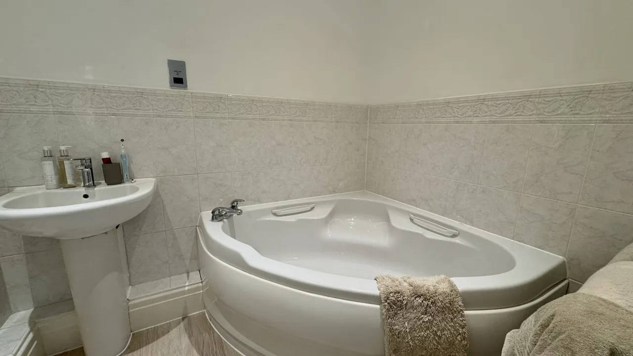 Nightingale Court, Burntwood, WS7, photo 6