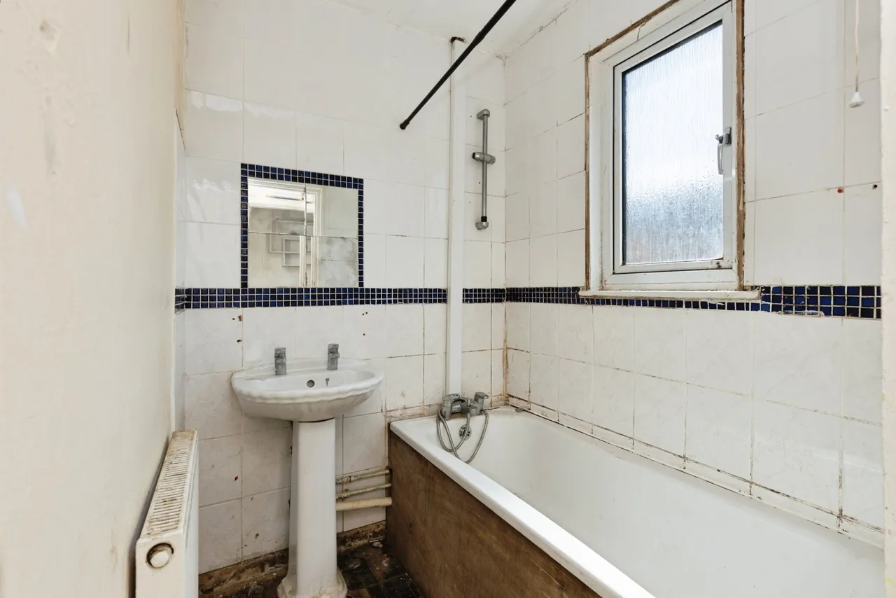 First Avenue, Dursley, GL11, photo 11