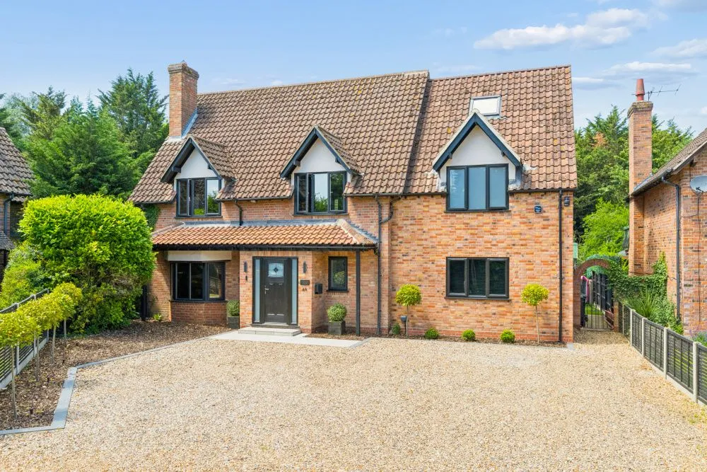 6 bed house for sale, Clifton Road, Shefford, SG17