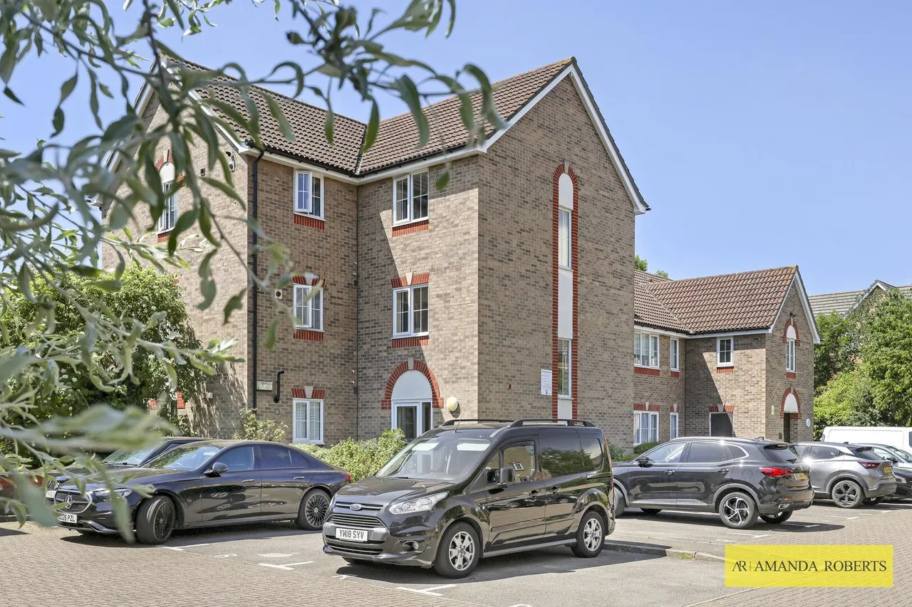 1 bed flat for sale — Osprey Road, Waltham Abbey