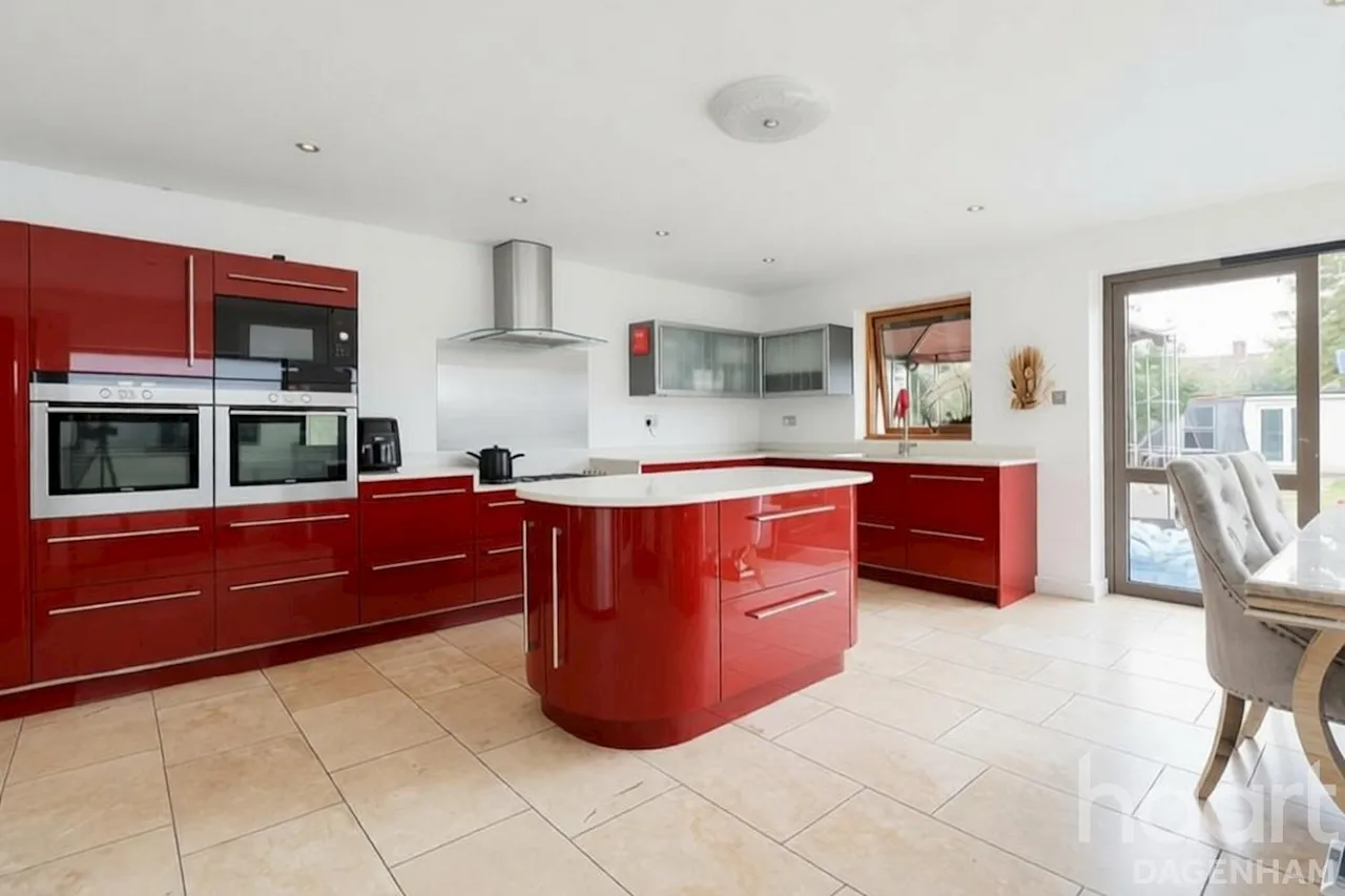 Oxlow Lane, Dagenham, RM9, photo 3