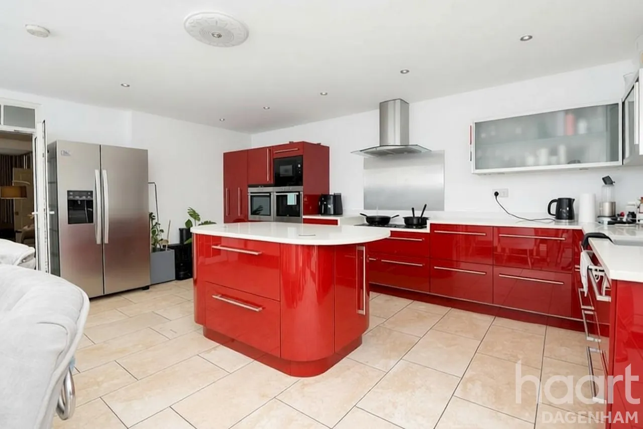 Oxlow Lane, Dagenham, RM9, photo 11