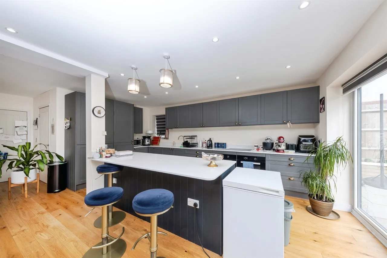 Highlands Road, Buckingham, MK18, photo 3