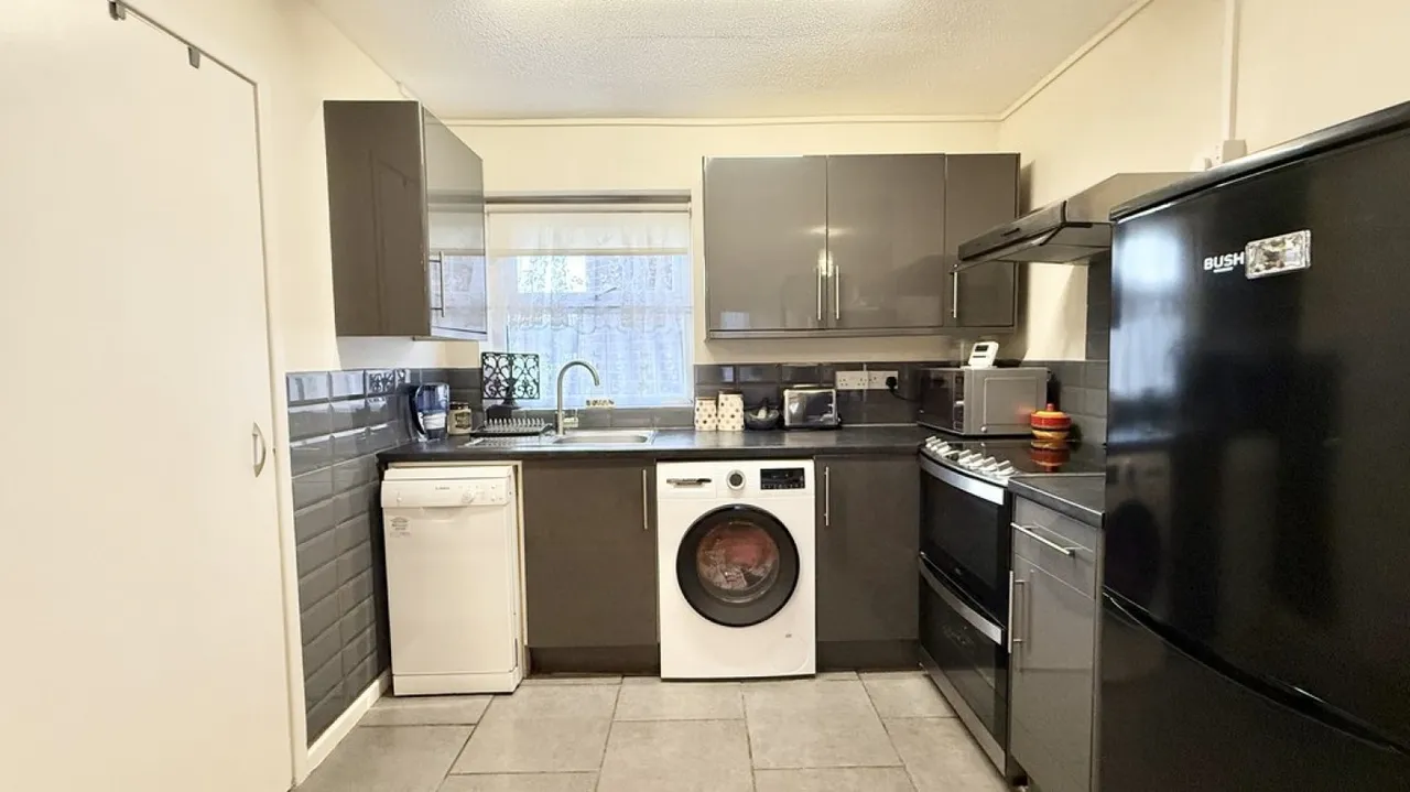 Merlin Court, Oldfield Road, photo 4
