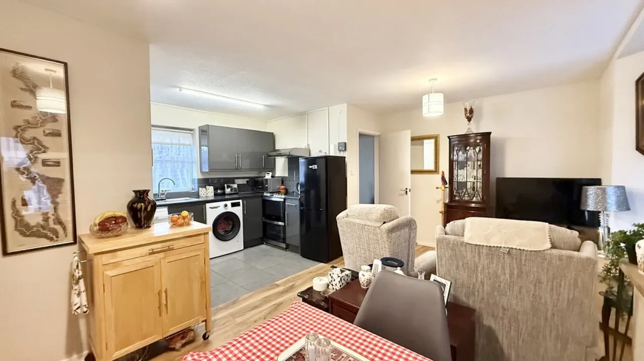 Merlin Court, Oldfield Road, photo 5