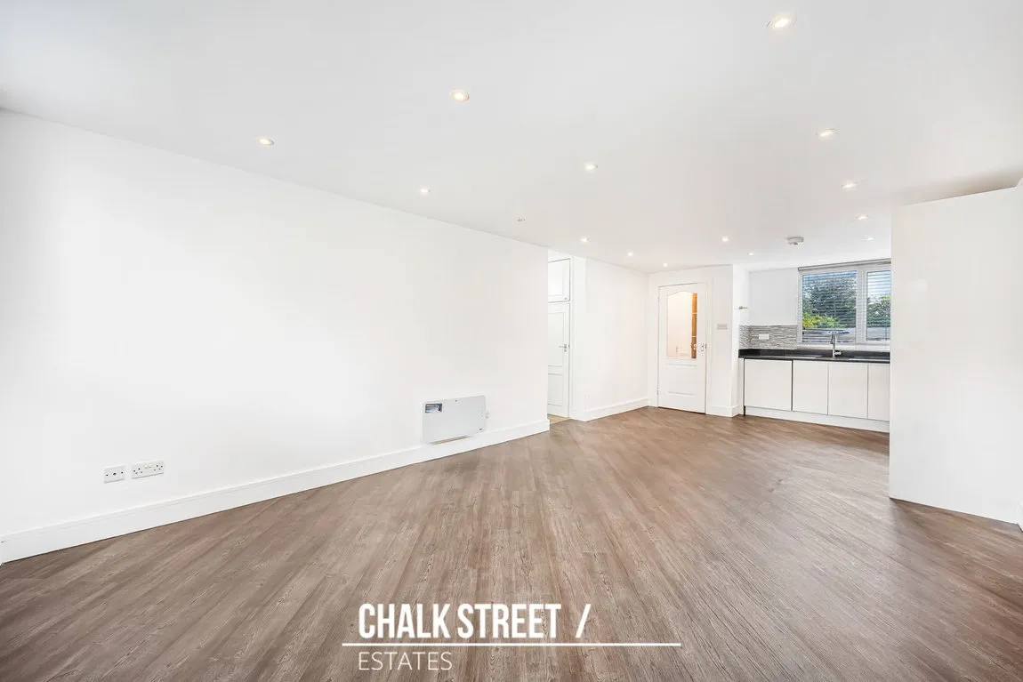 Menthone Place, Hornchurch, RM11 1BA, photo 2