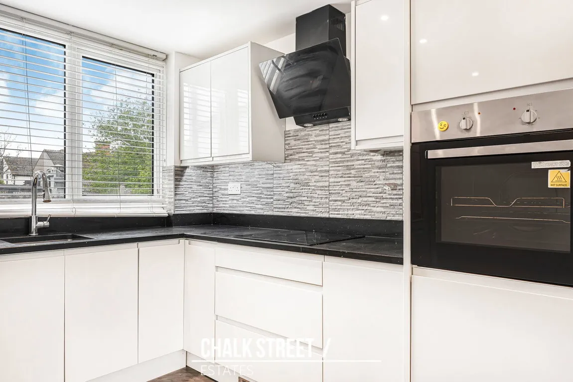 Menthone Place, Hornchurch, RM11 1BA, photo 6