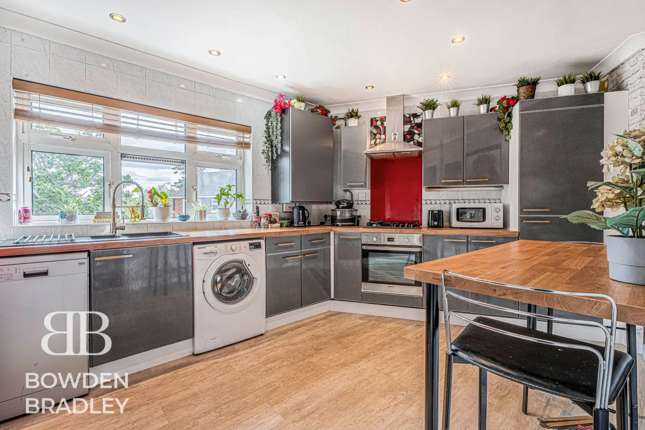 3 bed flat for sale, Hermitage Walk, South Woodford, E18
