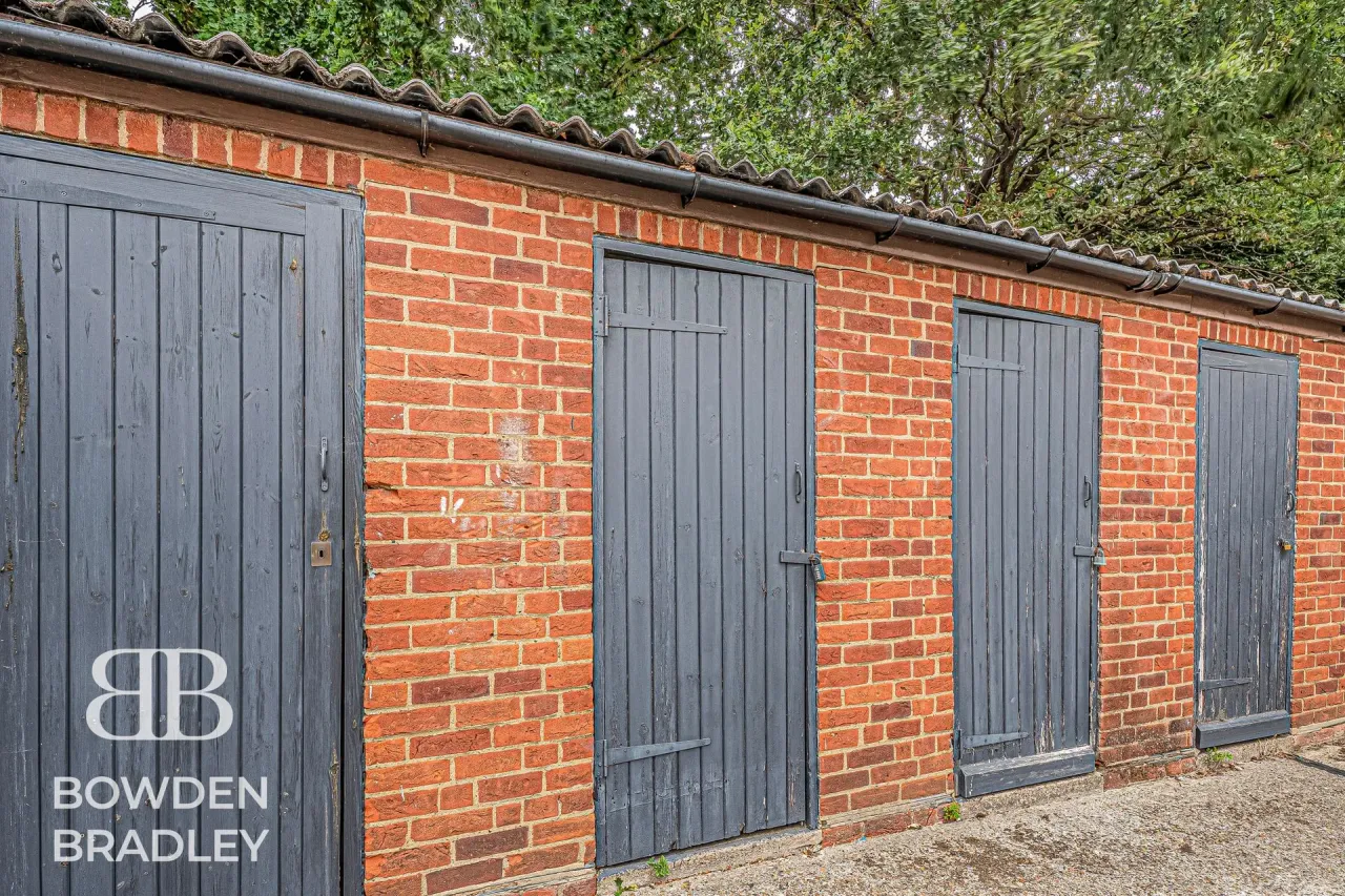 Hermitage Walk, South Woodford, E18, photo 42