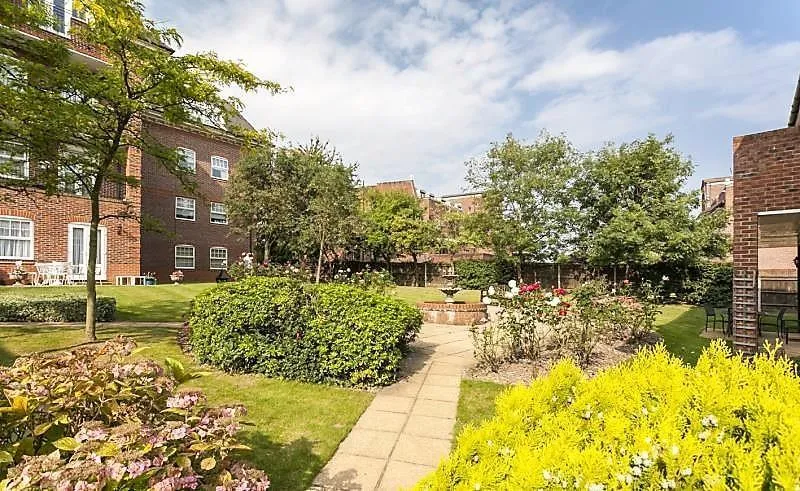 Turnberry Close, Hendon, NW4, London, photo 18