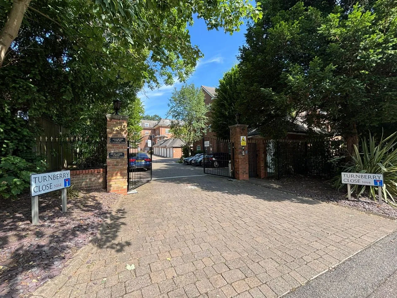 Turnberry Close, Hendon, NW4, London, photo 10
