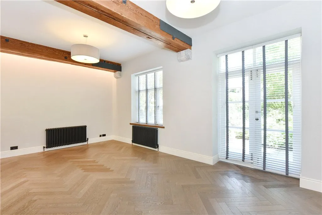 Battersea High Road, London, SW11, photo 9