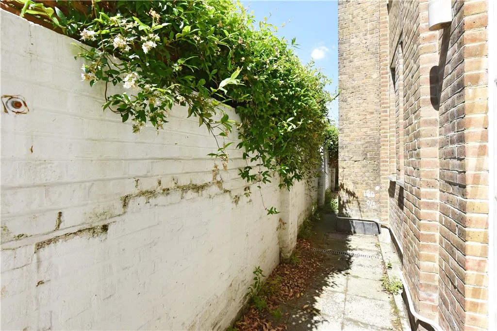 Battersea High Road, London, SW11, photo 23