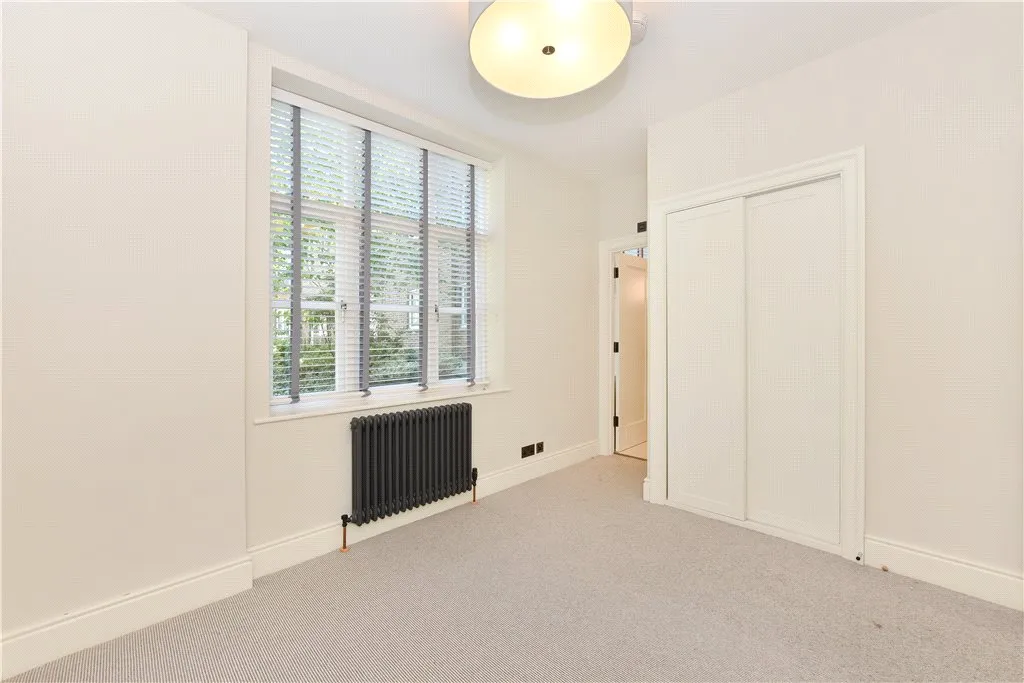 Battersea High Road, London, SW11, photo 19