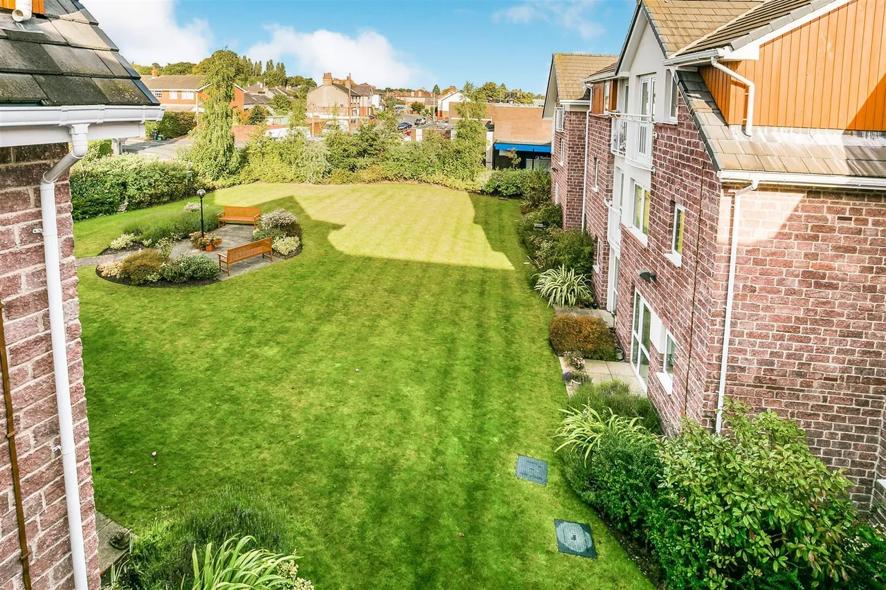 Chester Road, Little Sutton, CH66, photo 24