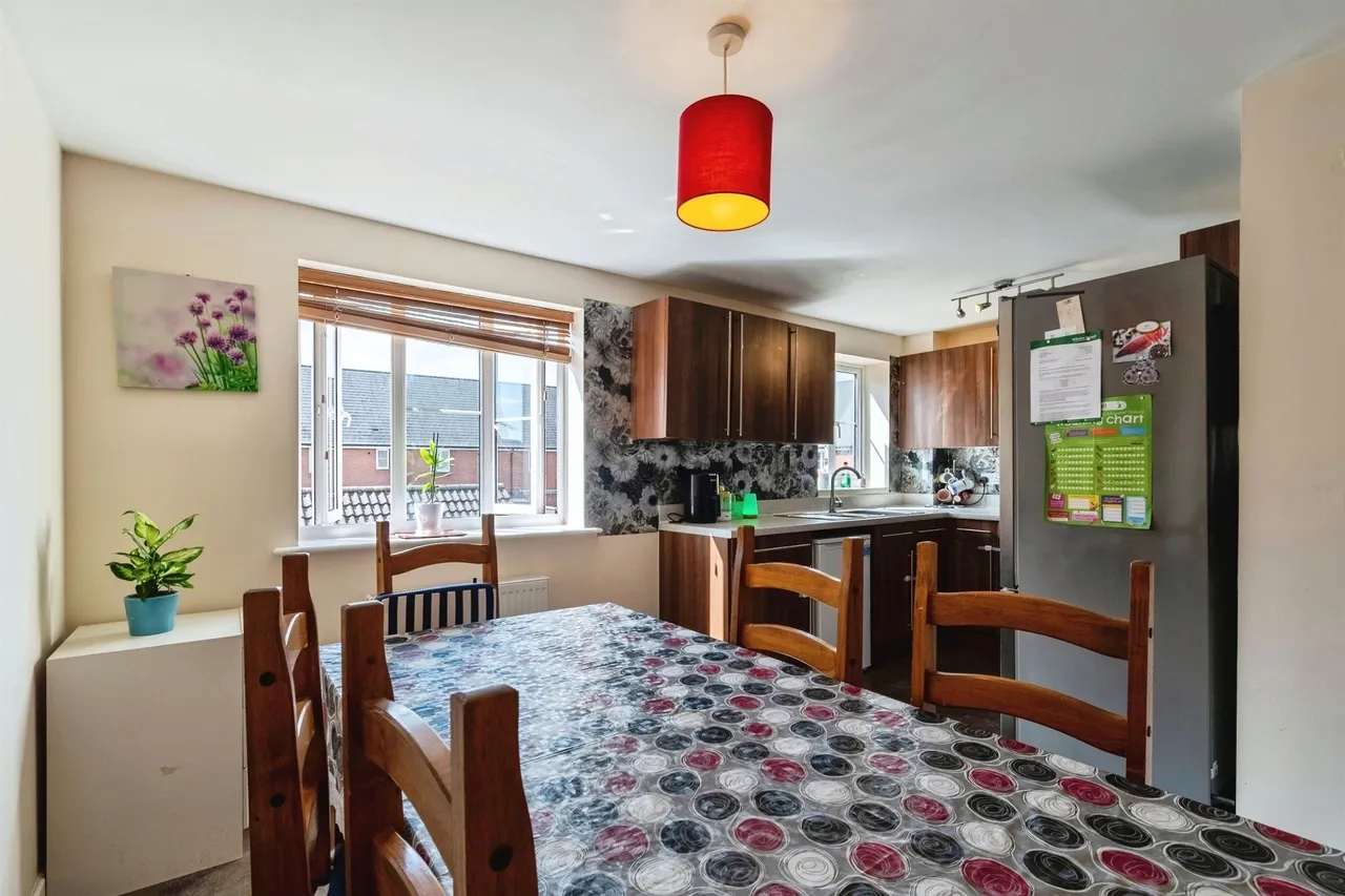 Lapwing Road, MELKSHAM, photo 6