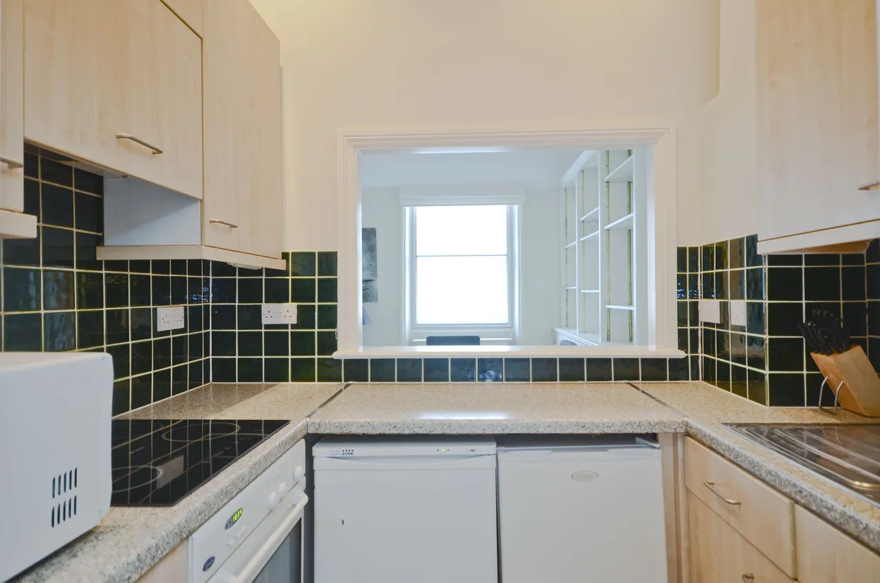 Flat 5, 91 St Georges Drive, London, photo 3